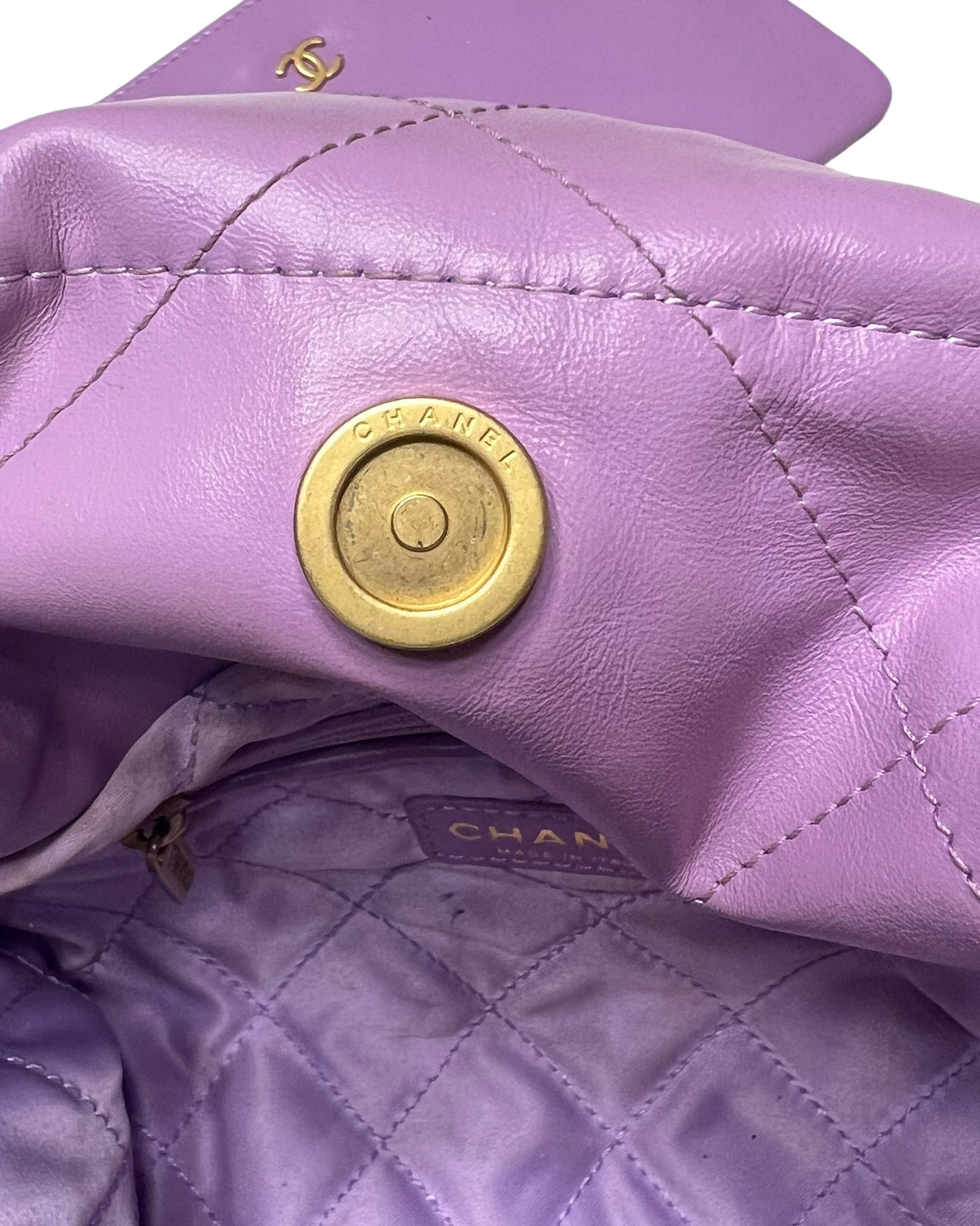 Chanel 22 Medium Bag – Purple Calfskin with Gold Hardware