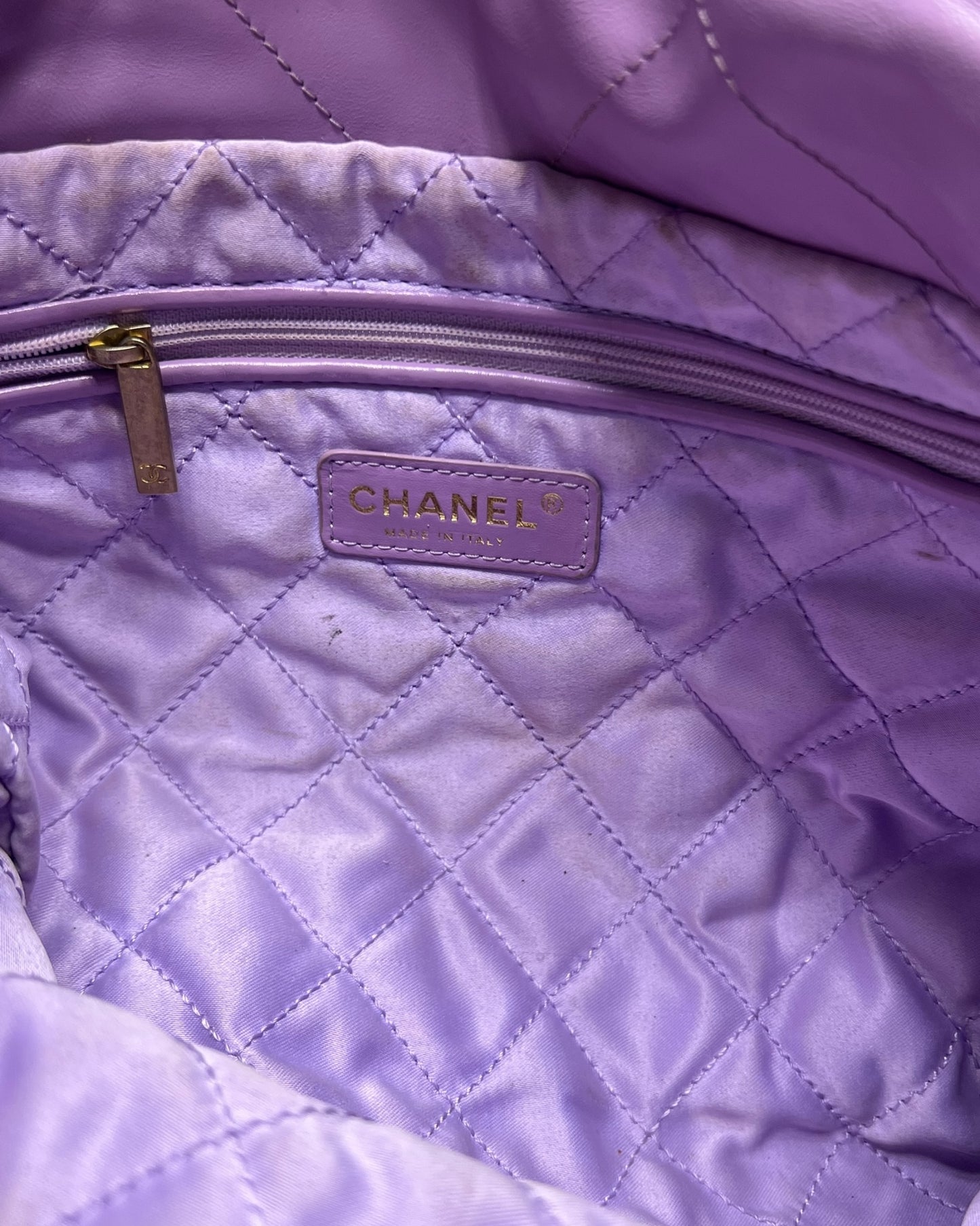Chanel 22 Medium Bag – Purple Calfskin with Gold Hardware