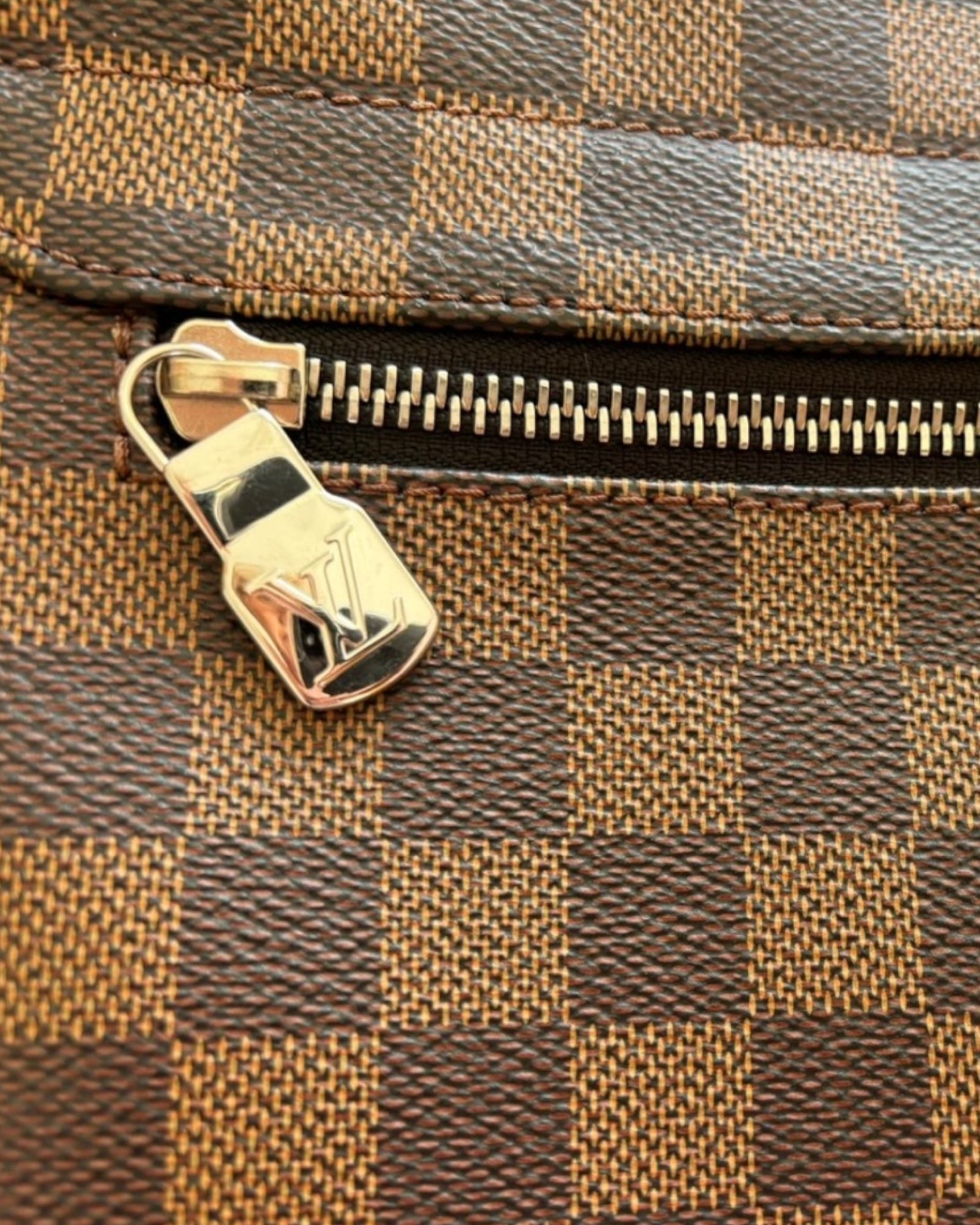 Louis Vuitton Damier Ebene District Messenger Bag – MM Size - The Luxury Savvy