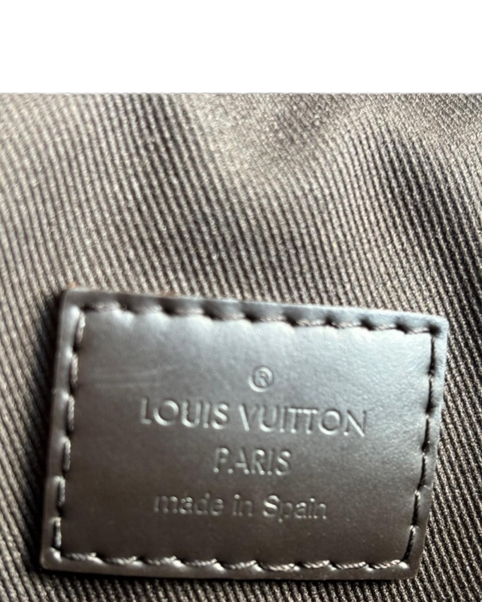 Louis Vuitton Damier Ebene District Messenger Bag – MM Size - The Luxury Savvy