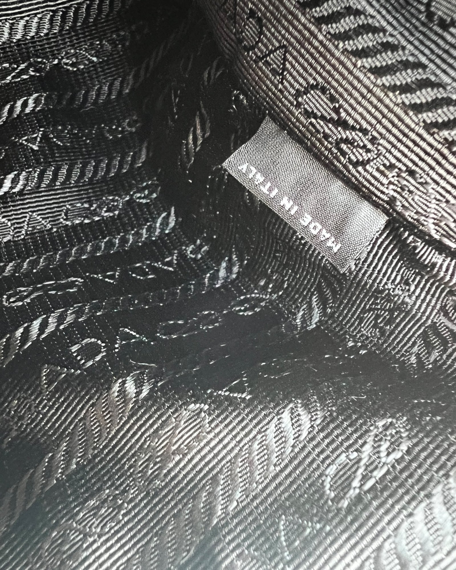 Pre-owned Prada Re-Edition 2005 Saffiano Leather Bag - The Luxury Savvy