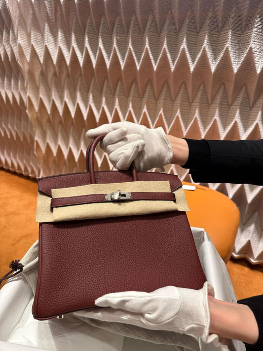 Love Luxury? The Luxury Savvy is your vibe!