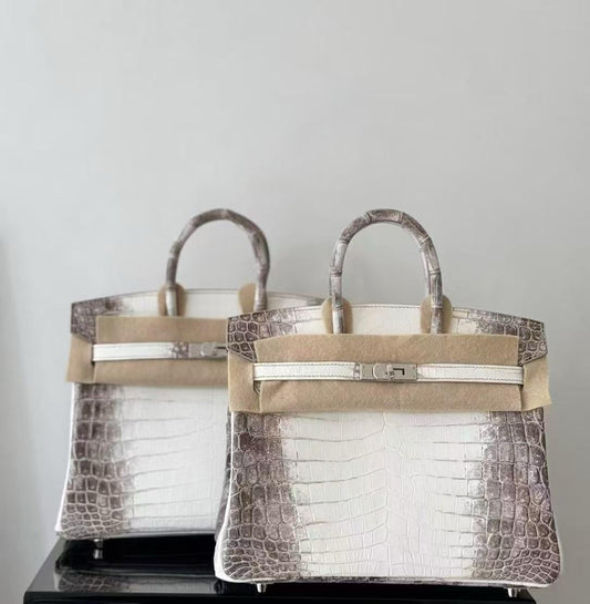Savvy Shoppers & Great Deals: How to Master the Art of Luxury for Less