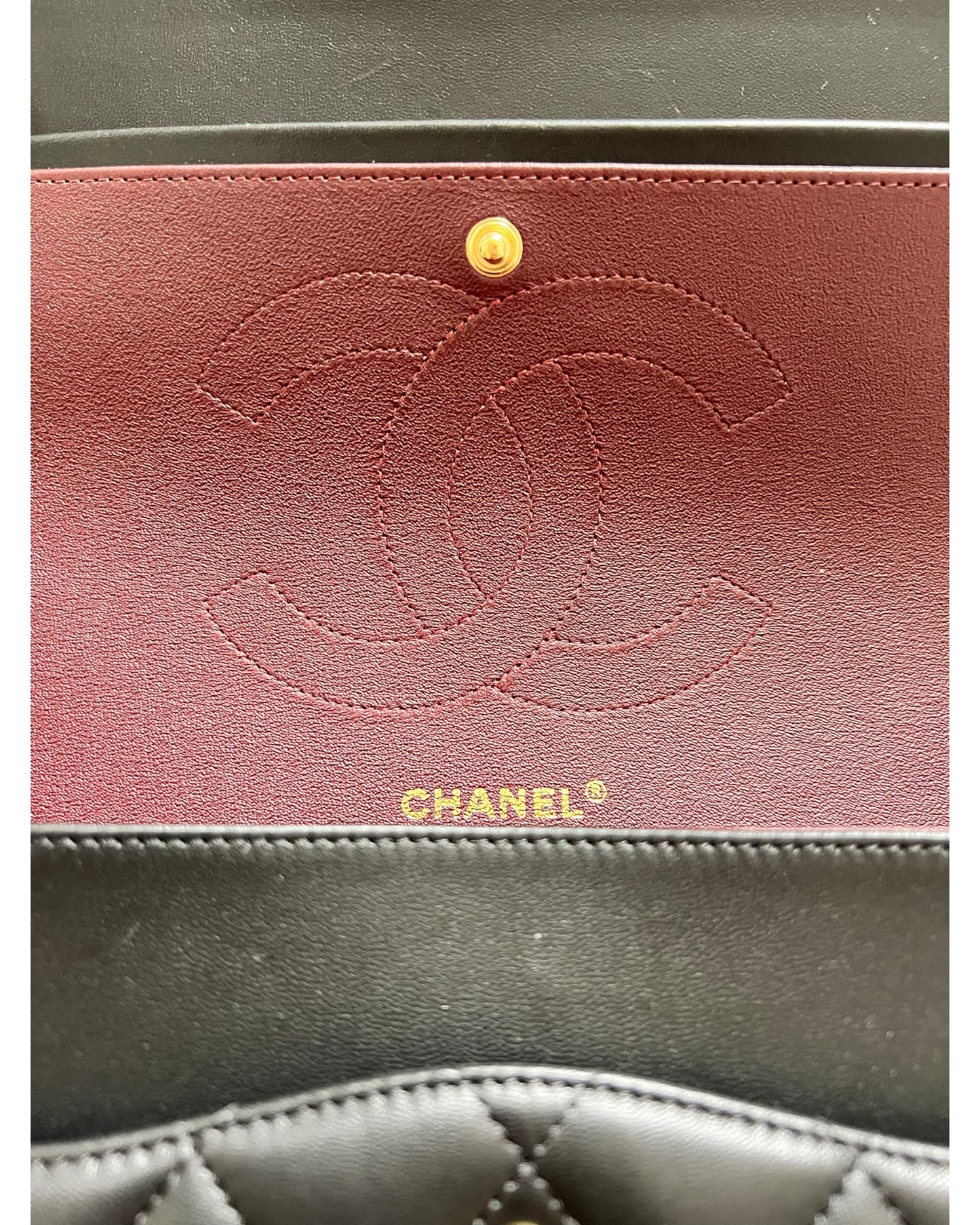 Chanel Classic Flap Jumbo – Black Lambskin Leather – Gold-Tone Hardware