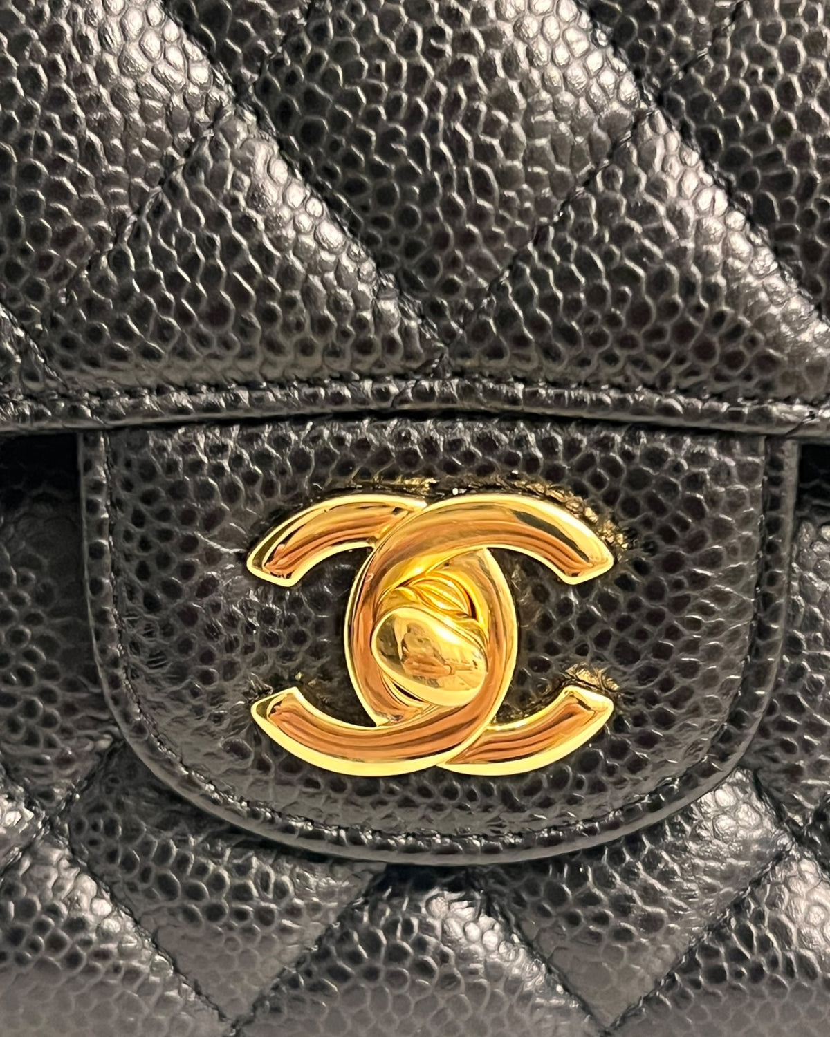 Chanel Classic Medium Flap Bag – Caviar Leather, Gold Hardware | Pre-Owned