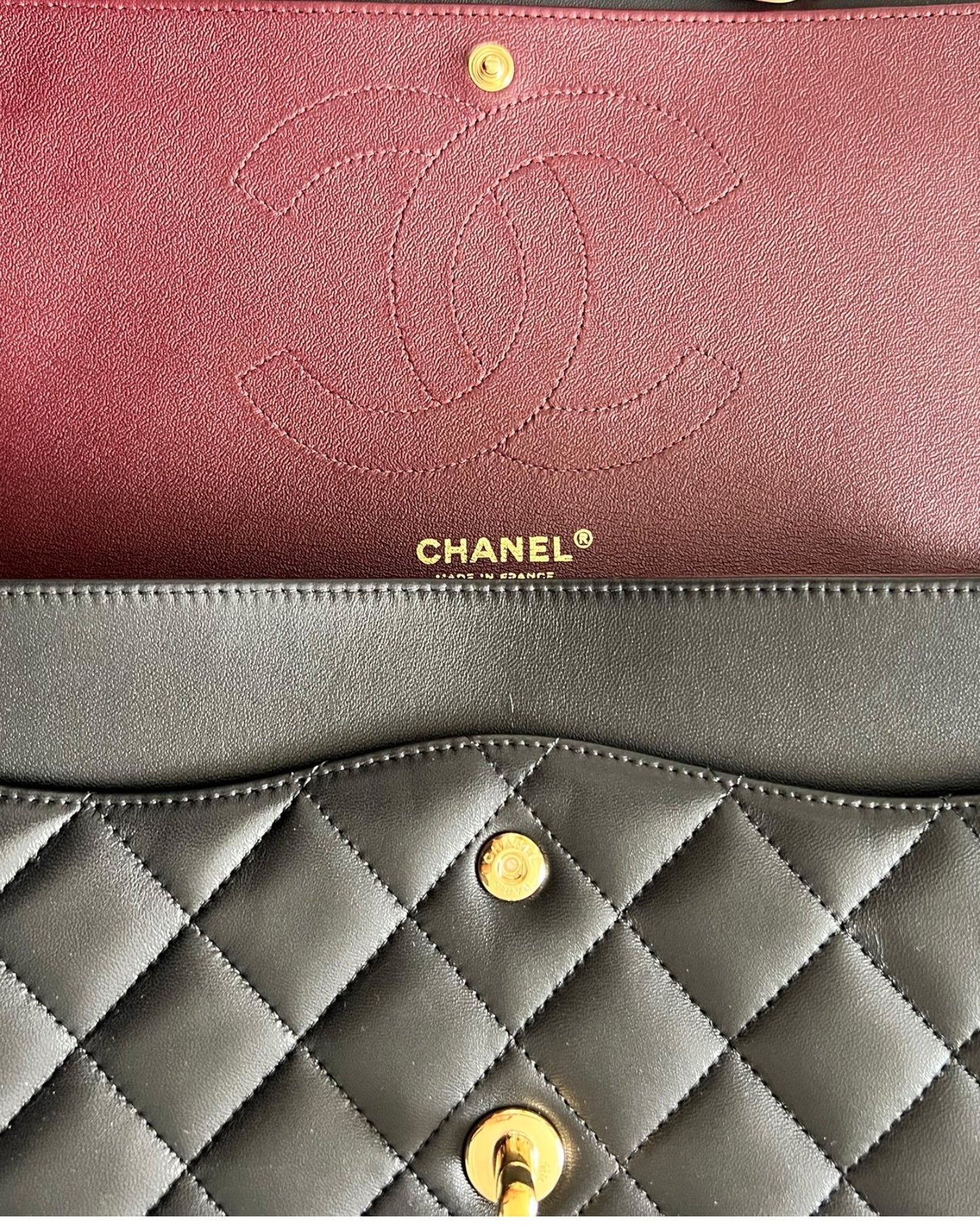 Chanel Classic Flap Jumbo – Black Lambskin Leather – Gold-Tone Hardware