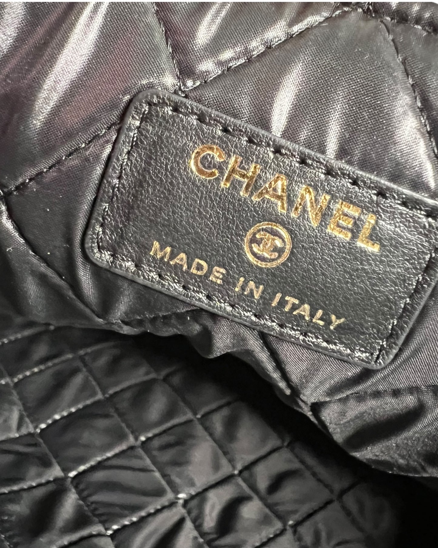 Chanel Pearl O Case Medium Quilted Lambskin & Calfskin Clutch Black Gold Hardware