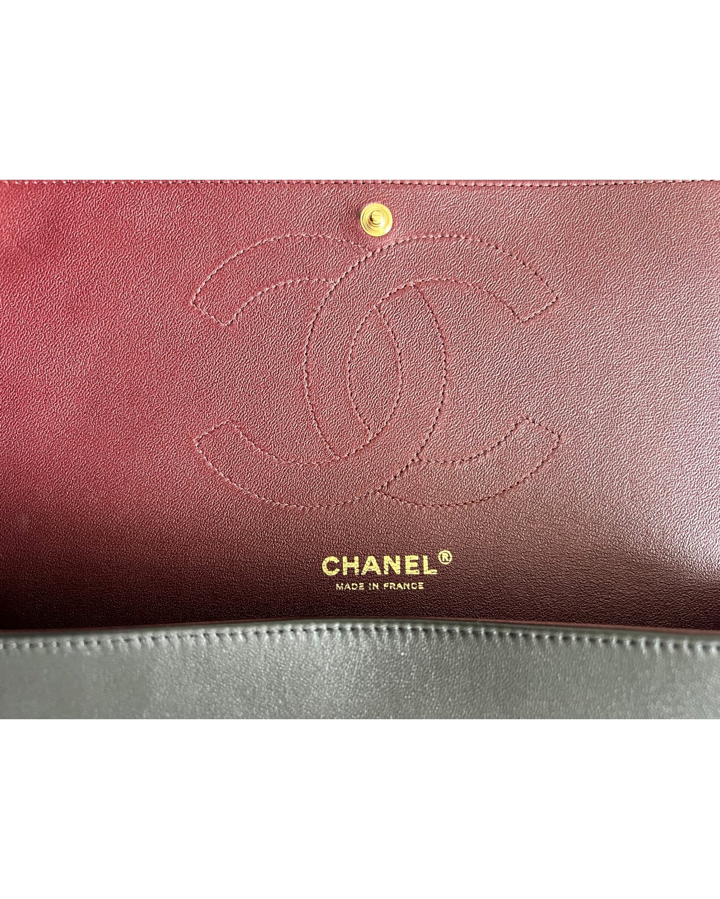 Chanel Classic Flap Jumbo – Black Lambskin Leather – Gold-Tone Hardware