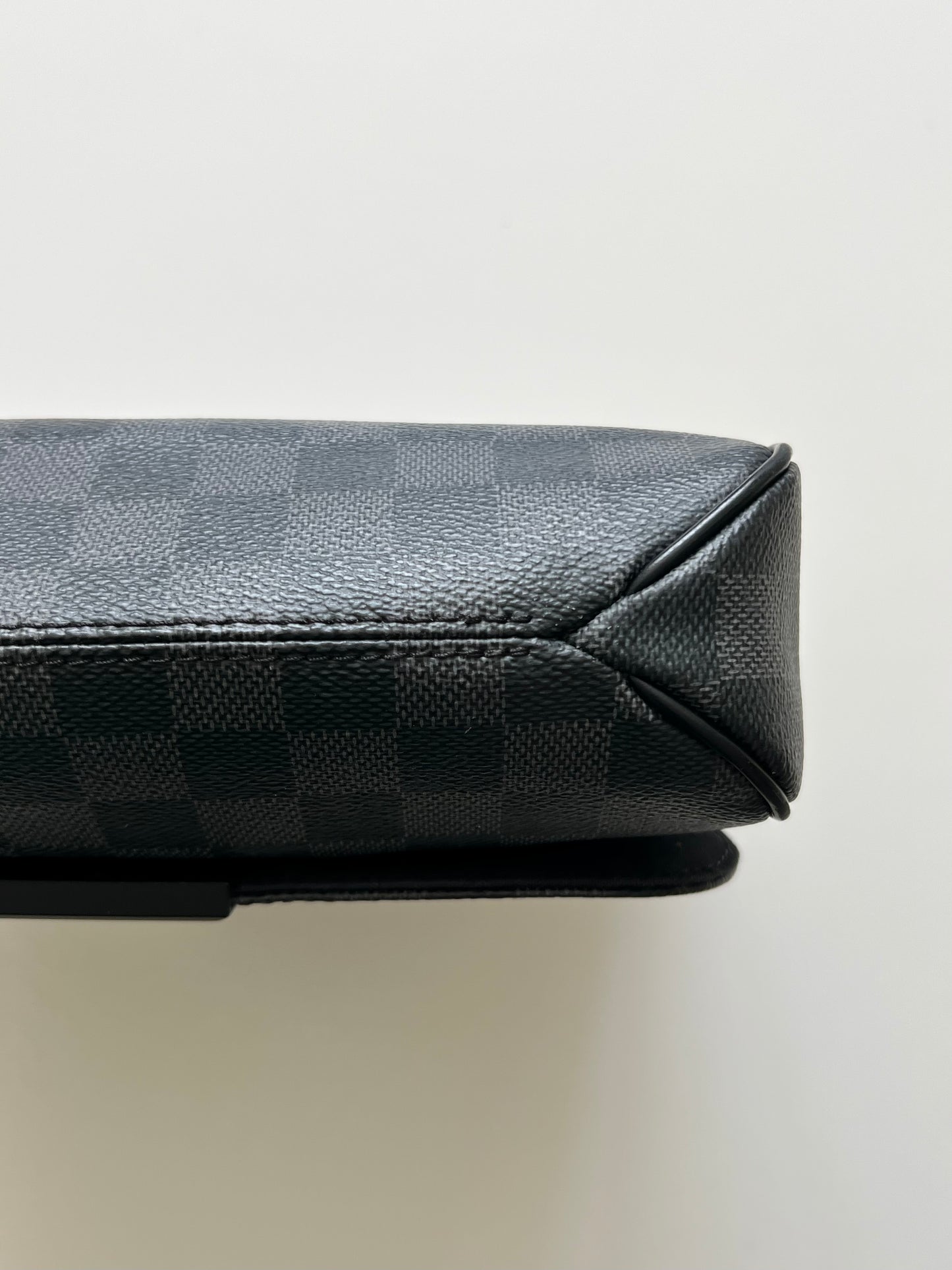 Louis Vuitton District PM Messenger Bag – Damier Graphite Canvas
