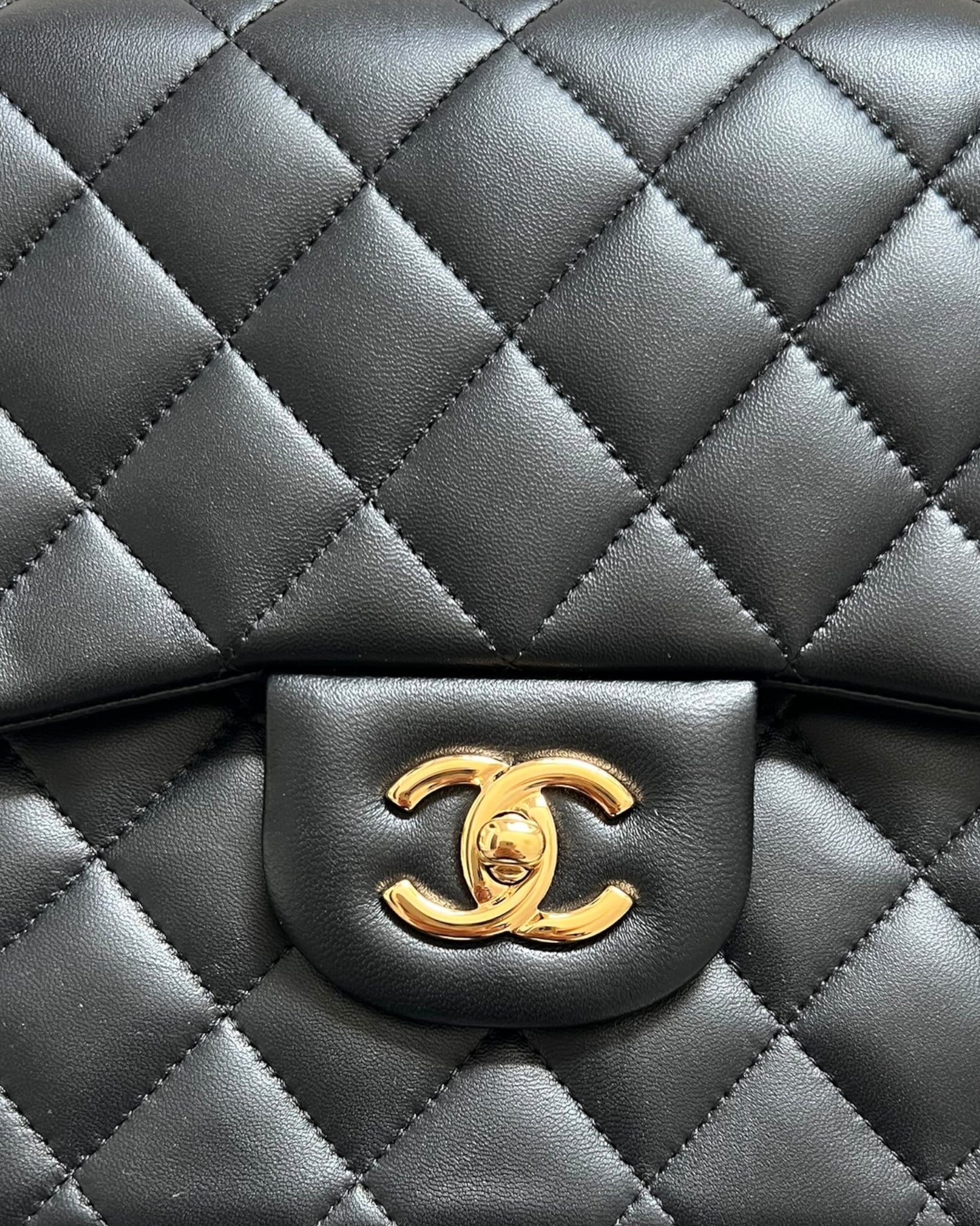Chanel Classic Flap Jumbo – Black Lambskin Leather – Gold-Tone Hardware