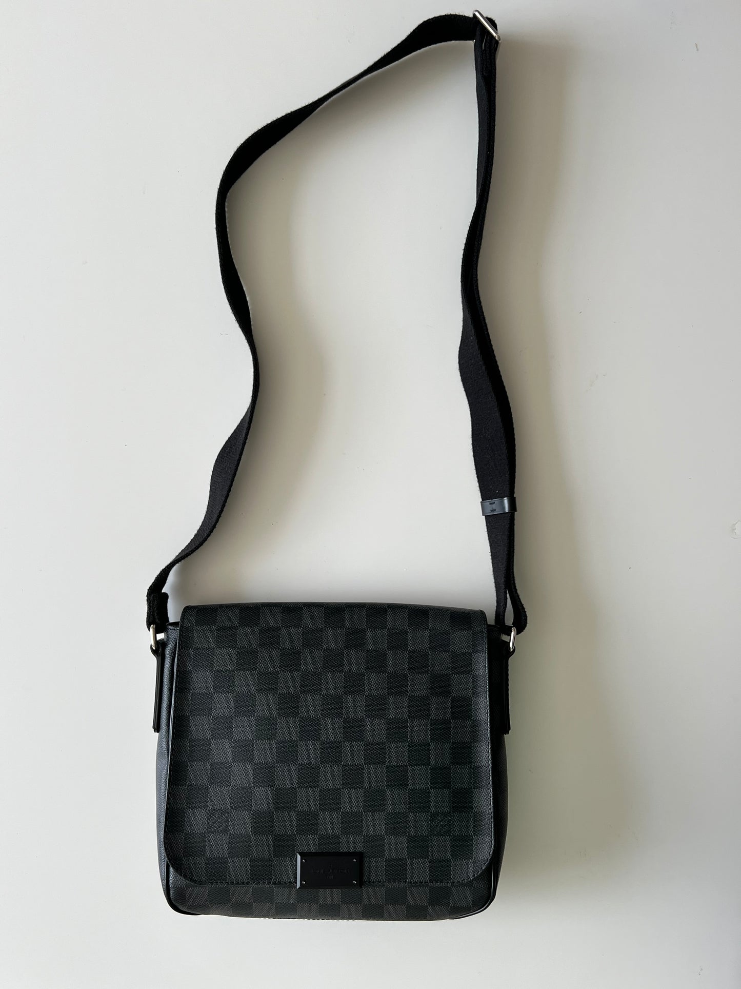 Louis Vuitton District PM Messenger Bag – Damier Graphite Canvas