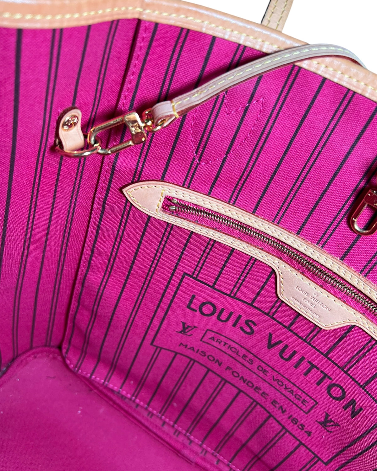 Louis Vuitton Neverfull MM Monogram Canvas Tote Bag
