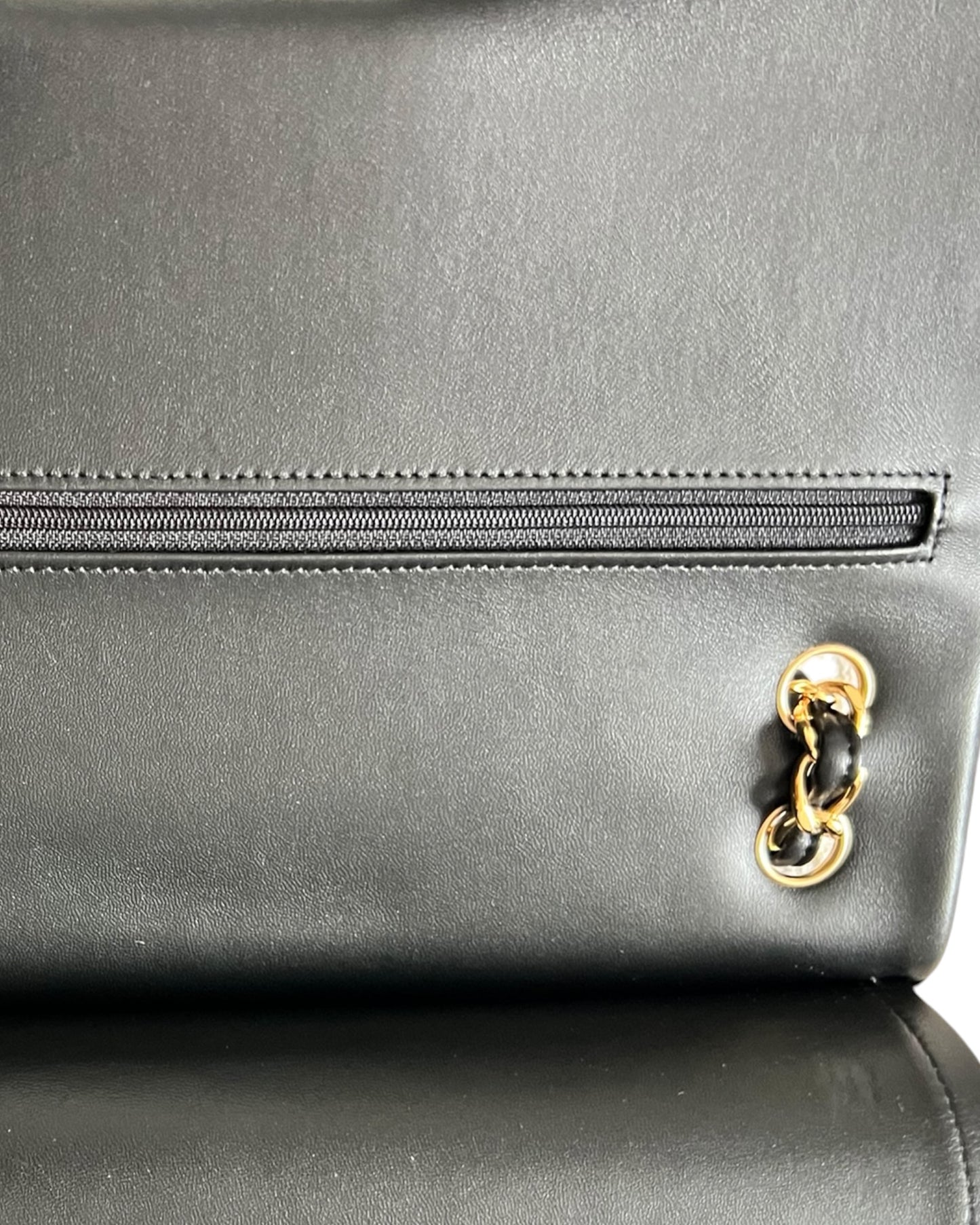Chanel Classic Flap Jumbo – Black Lambskin Leather – Gold-Tone Hardware
