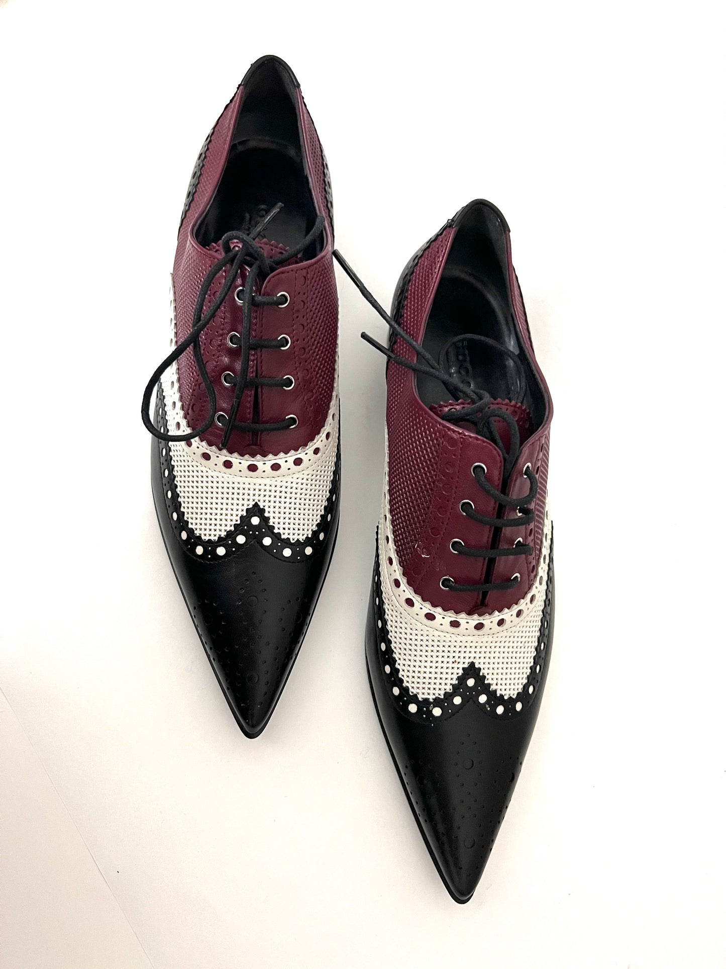 GUCCI LADIES LACE-UP BROGUE STYLE SHOES - The Luxury Savvy