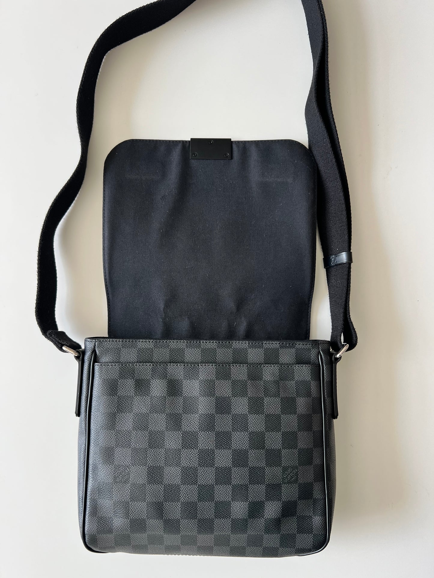 Louis Vuitton District PM Messenger Bag – Damier Graphite Canvas