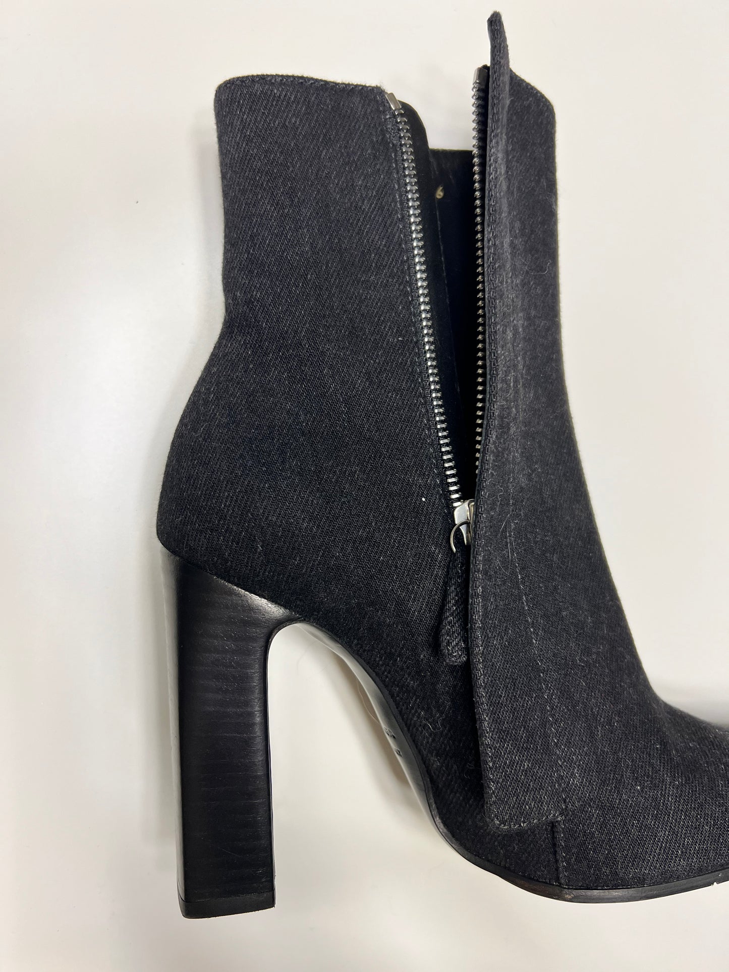 BALENCIAGA ANKLE BOOTS - The Luxury Savvy