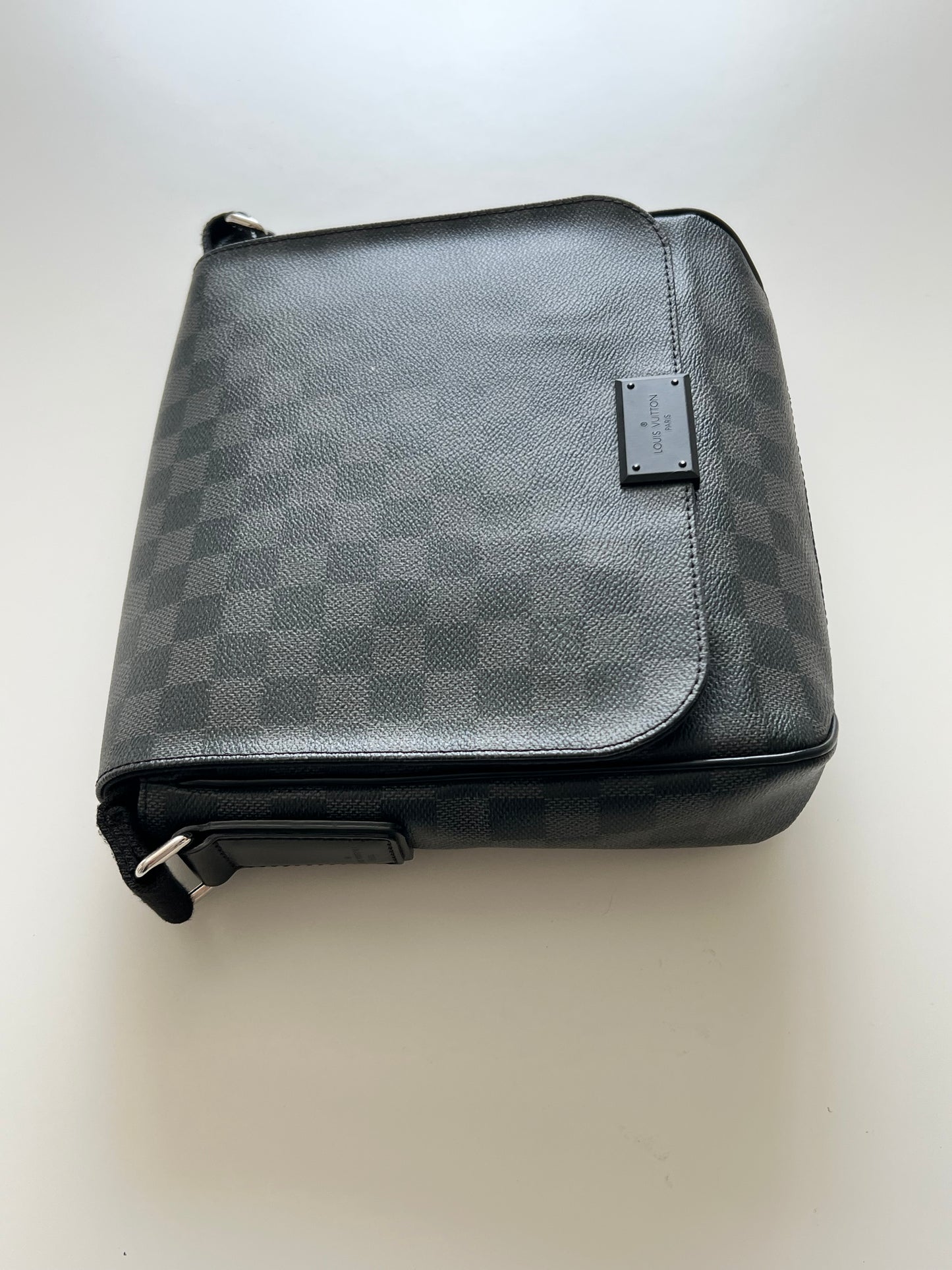 Louis Vuitton District PM Messenger Bag – Damier Graphite Canvas