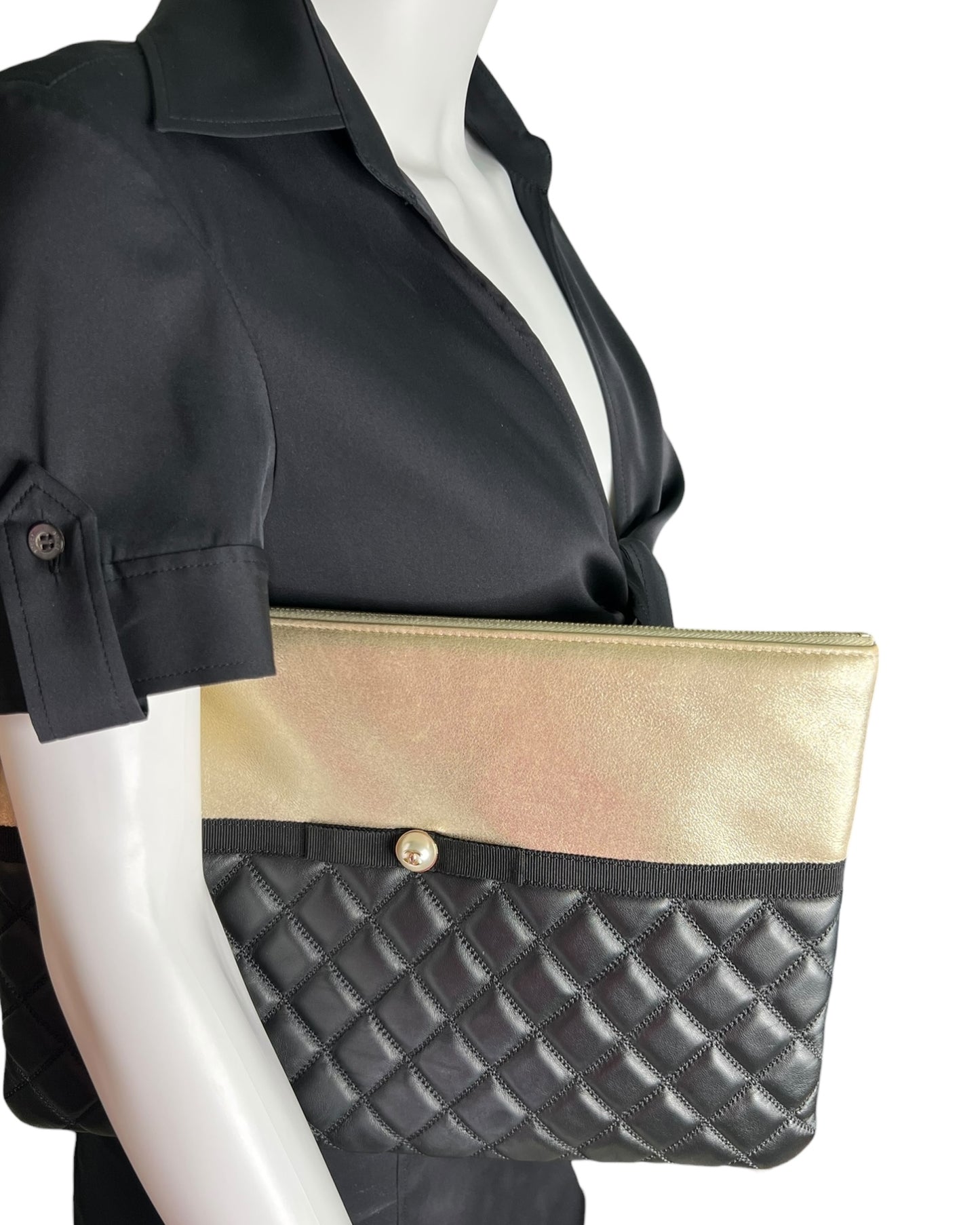 Chanel Pearl O Case Medium Quilted Lambskin & Calfskin Clutch Black Gold Hardware