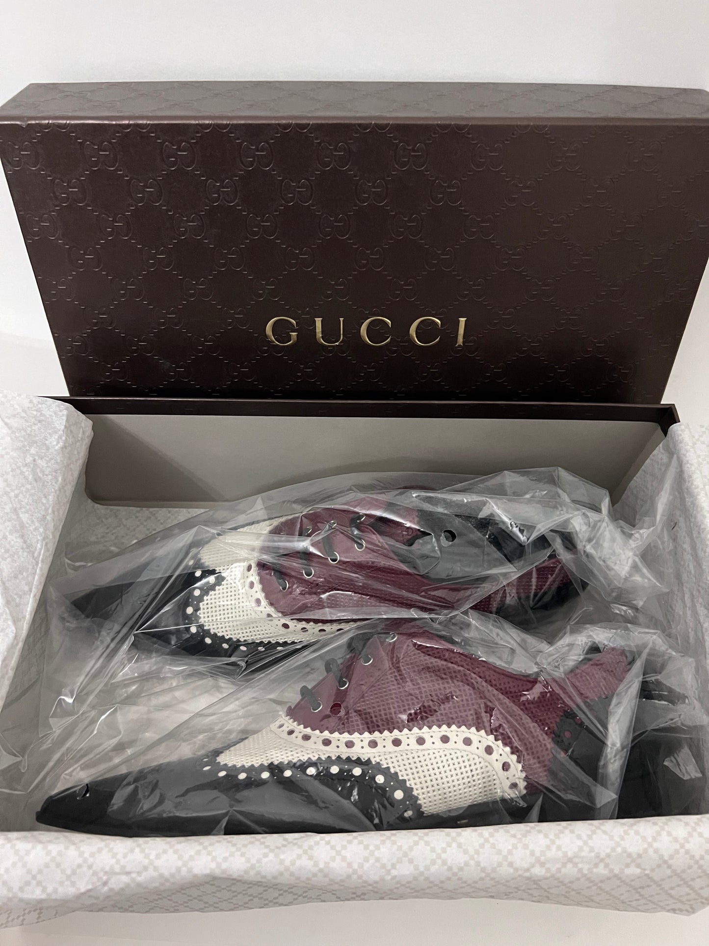 GUCCI LADIES LACE-UP BROGUE STYLE SHOES - The Luxury Savvy