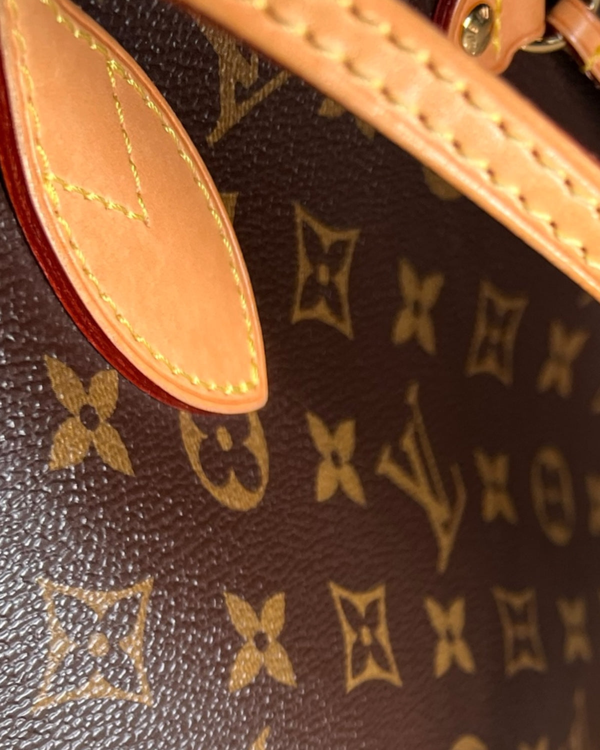 Louis Vuitton Neverfull MM Monogram Canvas Tote Bag