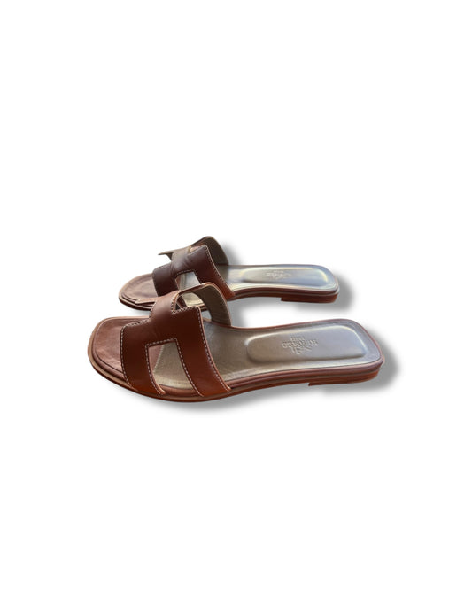 Hermès Oran Sandals – Gold